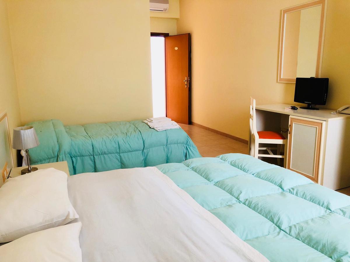 Hotel Agri Resort "Agora" Castelluccio dei Sauri Екстериор снимка