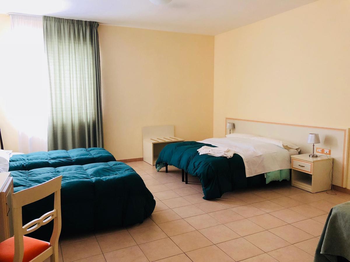 Hotel Agri Resort "Agora" Castelluccio dei Sauri Екстериор снимка