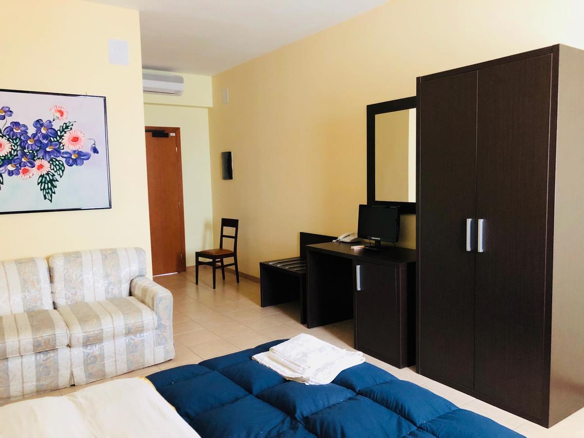 Hotel Agri Resort "Agora" Castelluccio dei Sauri Екстериор снимка