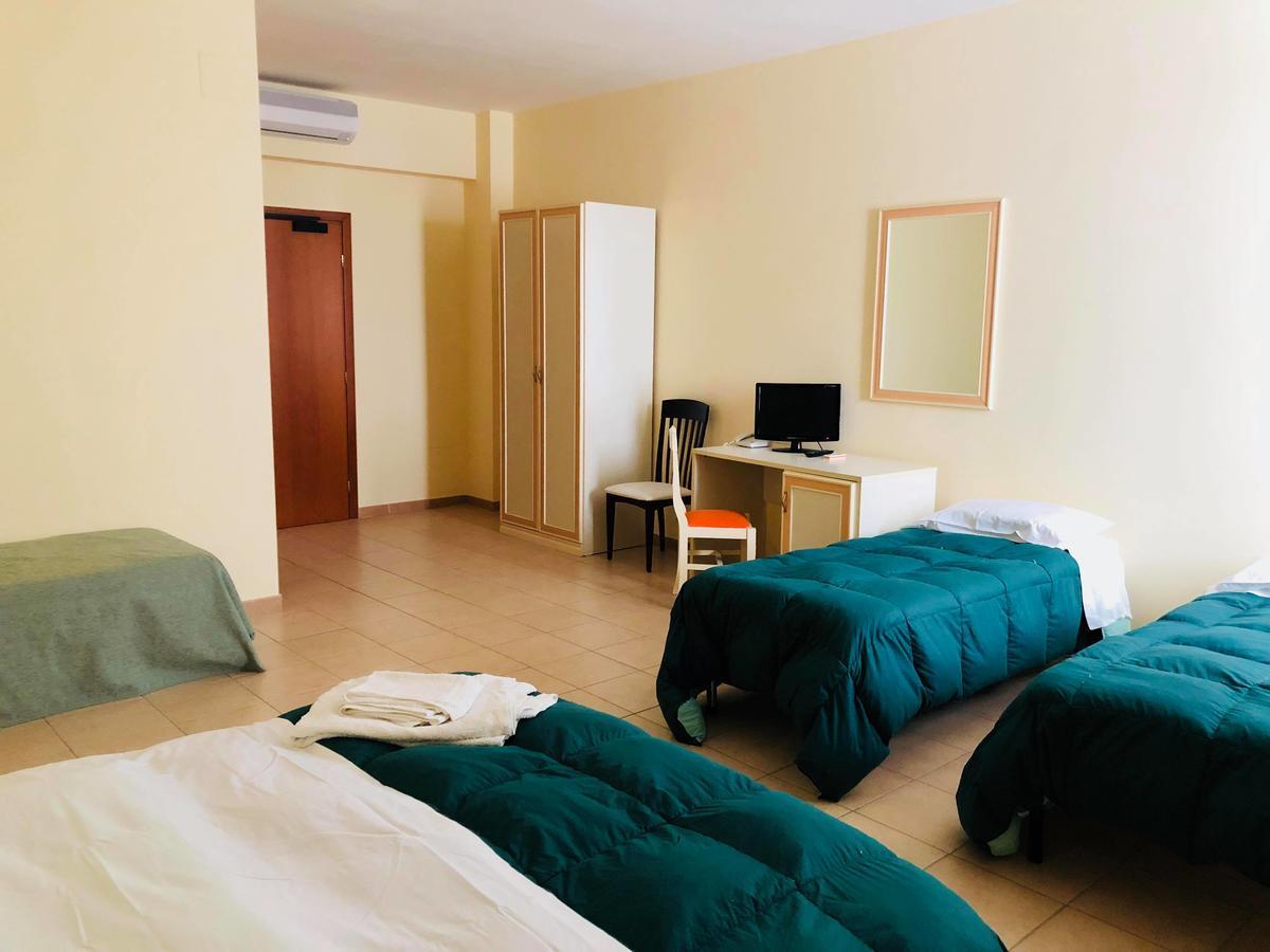 Hotel Agri Resort "Agora" Castelluccio dei Sauri Екстериор снимка
